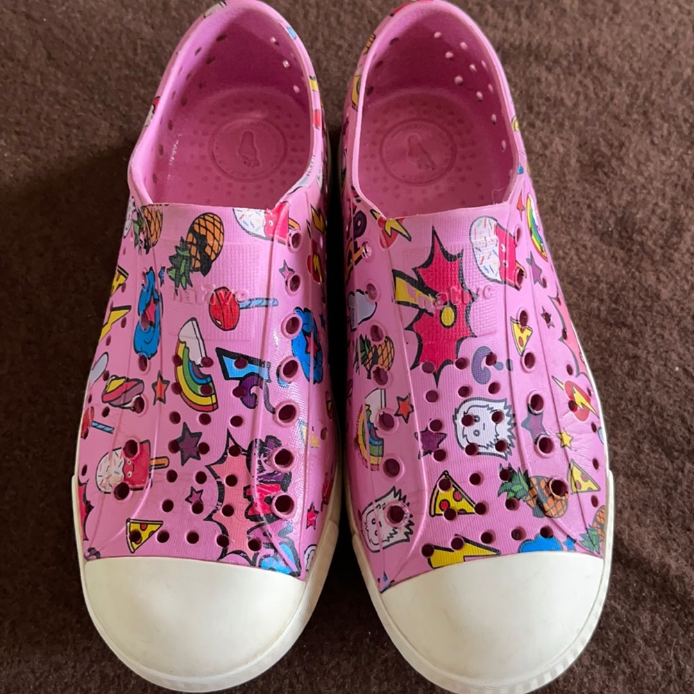 Native Kids Jefferson shoes in pink print